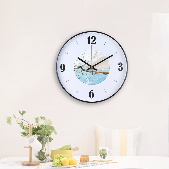 Wanduhr mit Elegantem Blattmuster Karnz