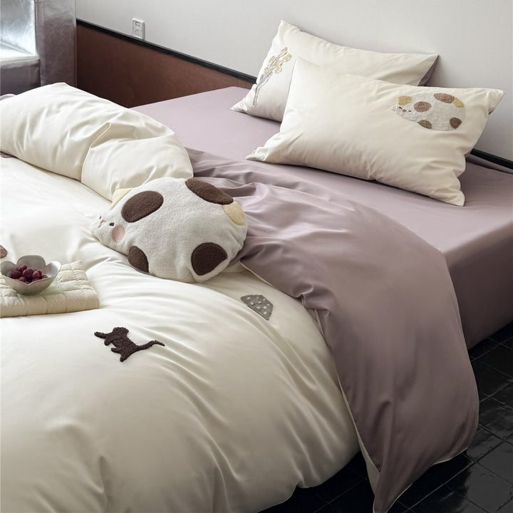 Wendbare Satin-Baumwoll-Bettbezug-Sets mit gestickter Katzenapplikation und tiefem fitted Sheet