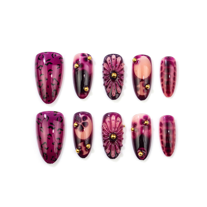 Dekoratives Press-On Nagelset mit künstlerischem Design