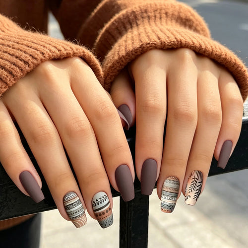 Künstlerisches saisonales Nageldesign Karnz