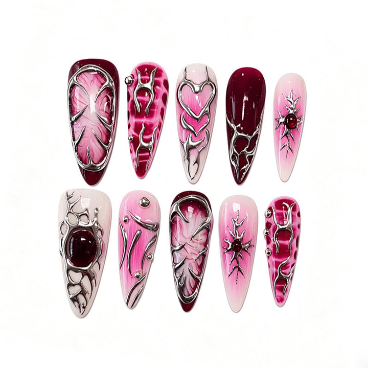 Künstlerische Nagelskulpturen Karnz