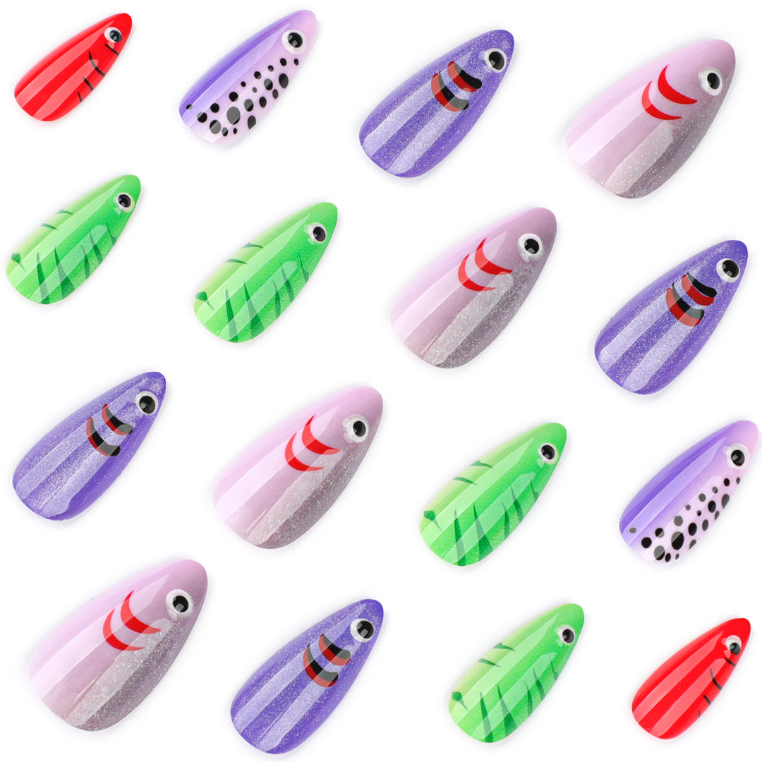 Kunstvolle Nagelverlängerungen mit verspieltem Fischdesign Karnz