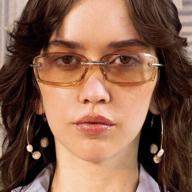 Damen modische Sonnenbrille im futuristischen Design und transparentem Rahmen Karnz