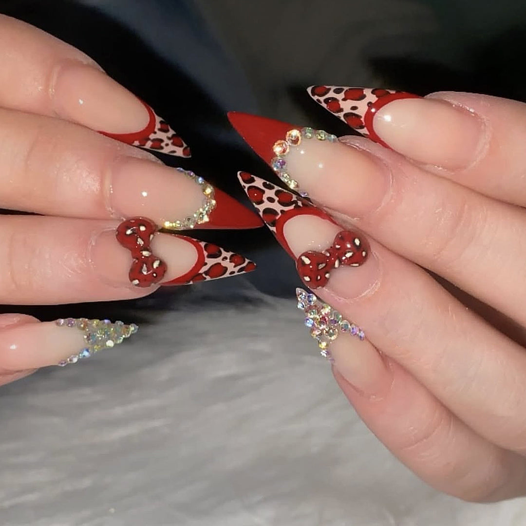 Dekorative Tierdruck Stiletto Nagelverlängerungen Karnz
