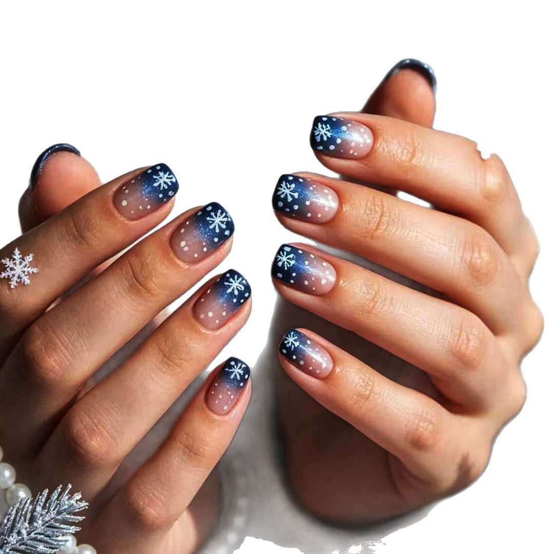 Kunstnägel mit Winterlichem Schneekristall-Design Karnz