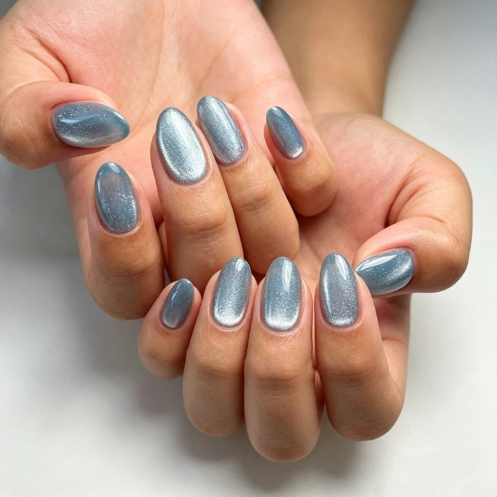 Kunstnägel mit Schimmerndem Metallic-Finish Karnz