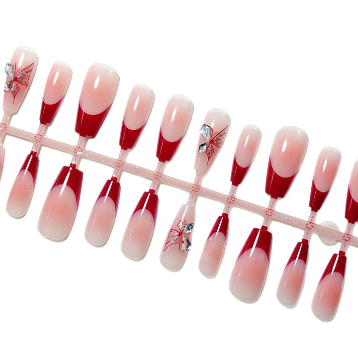 Kunstnägel mit Elegantem Blüten-Design und Glitzerakzenten Karnz