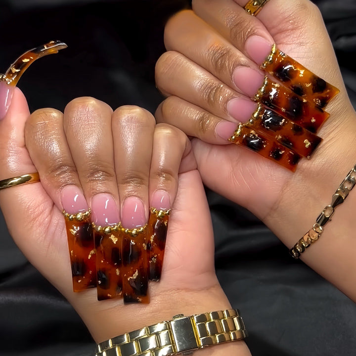 Elegante Schildkrötenmuster Acryl-Nagelverlängerungen Karnz