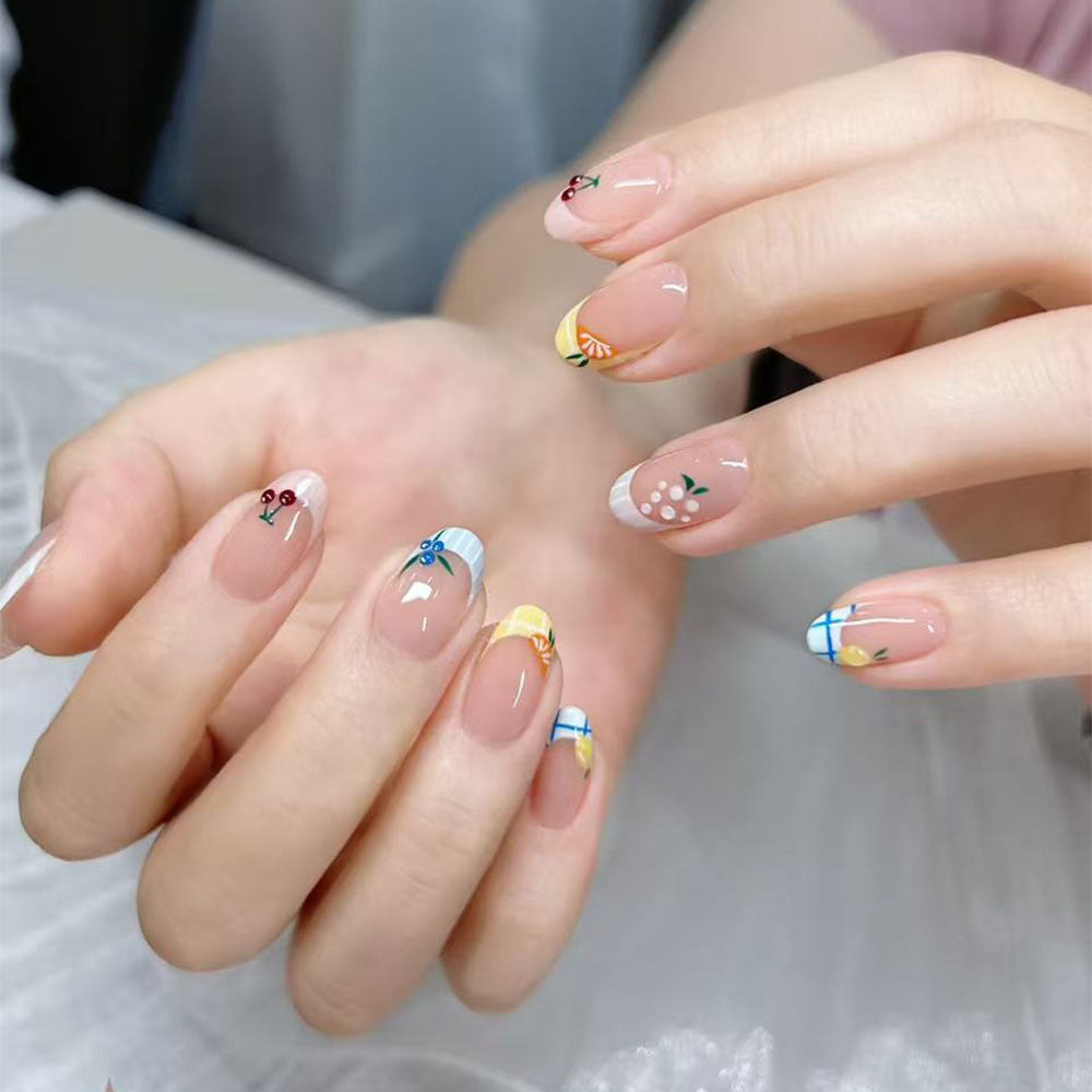 Kunstnägel mit Fröhlichen Blumendesigns Karnz