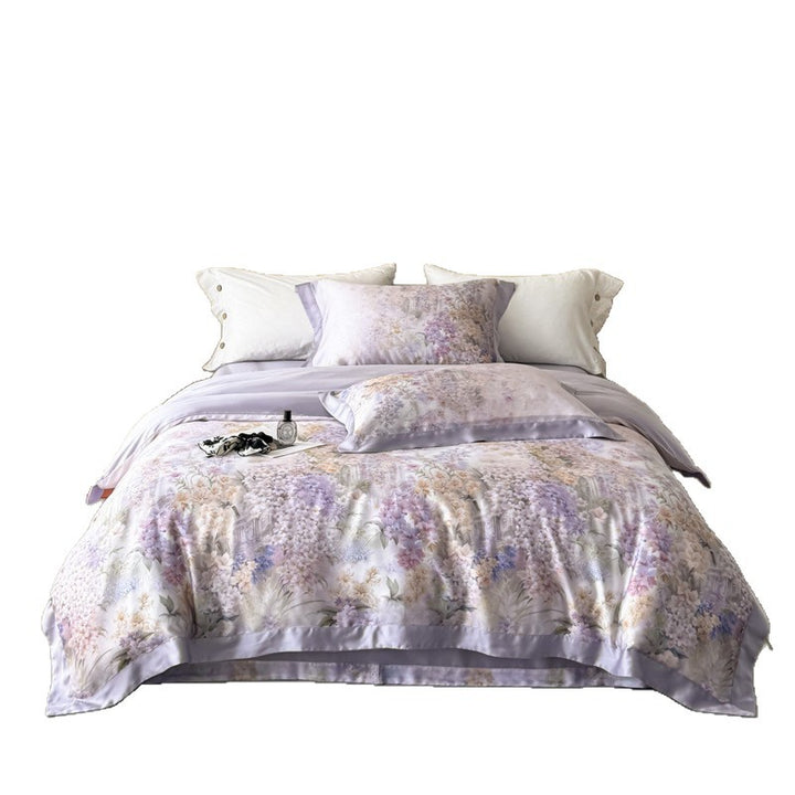 Luxuriöse Satin-Bettwäschegarnitur mit fliederfarbenem Blumen-Print und seidiger Paspel