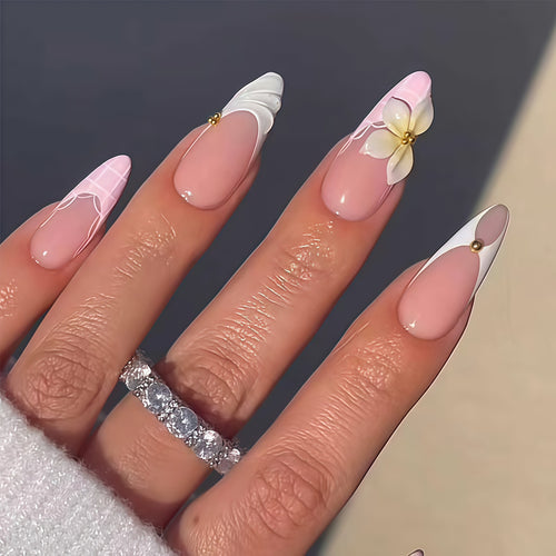 Elegante Blumen Design Nagelverlängerungen Karnz