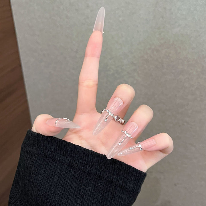 Elegante mit Strass akzentuierte Press-On Nägel Karnz