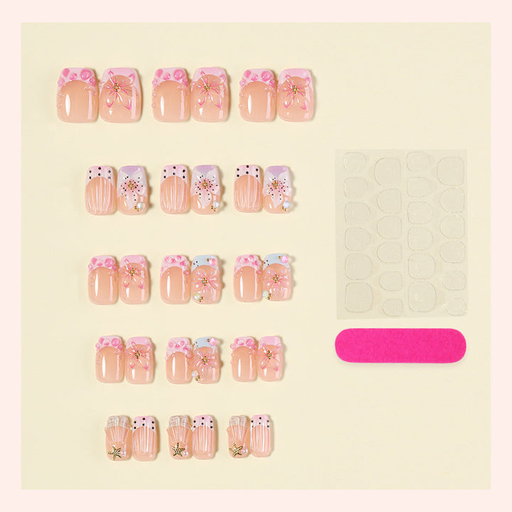 Dekoratives Press-On Nagelkunst-Set mit floralen und Schmuckakzenten Karnz