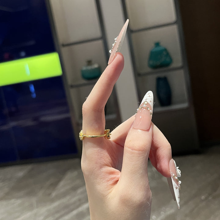 Dekorative Strass Nagelspitzen
