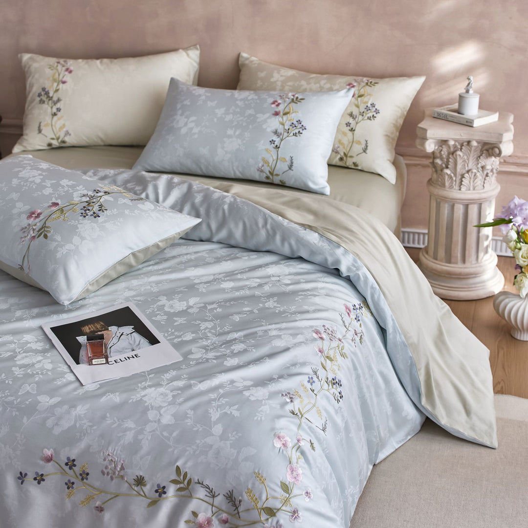 Satin-Bettbezug-Set mit feiner Blumenstickerei und Jacquardstruktur