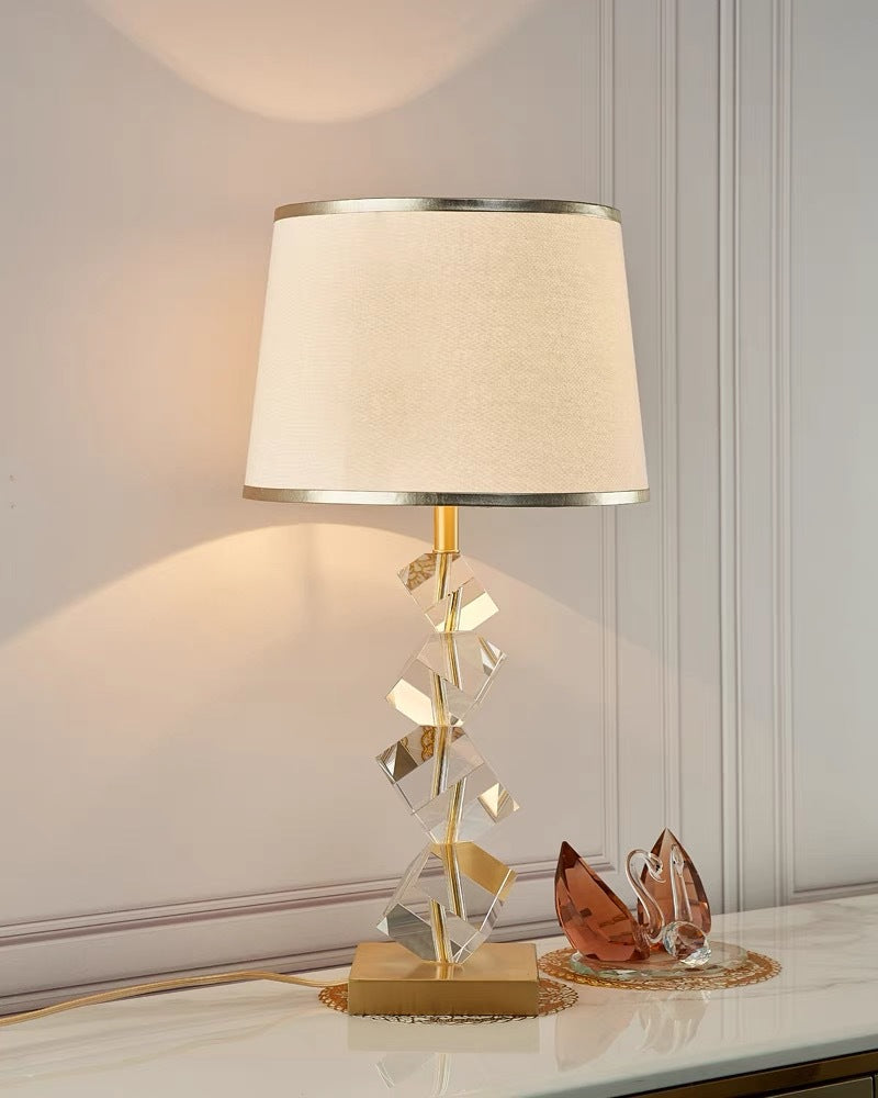 Elegante geometrische Tischlampe