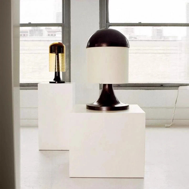 Moderne Marmor- und schwarze Stehlampe