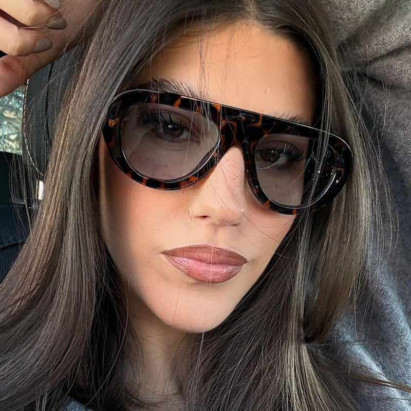 Damen stylische Sonnenbrille mit einzigartigem futuristischen Design Karnz
