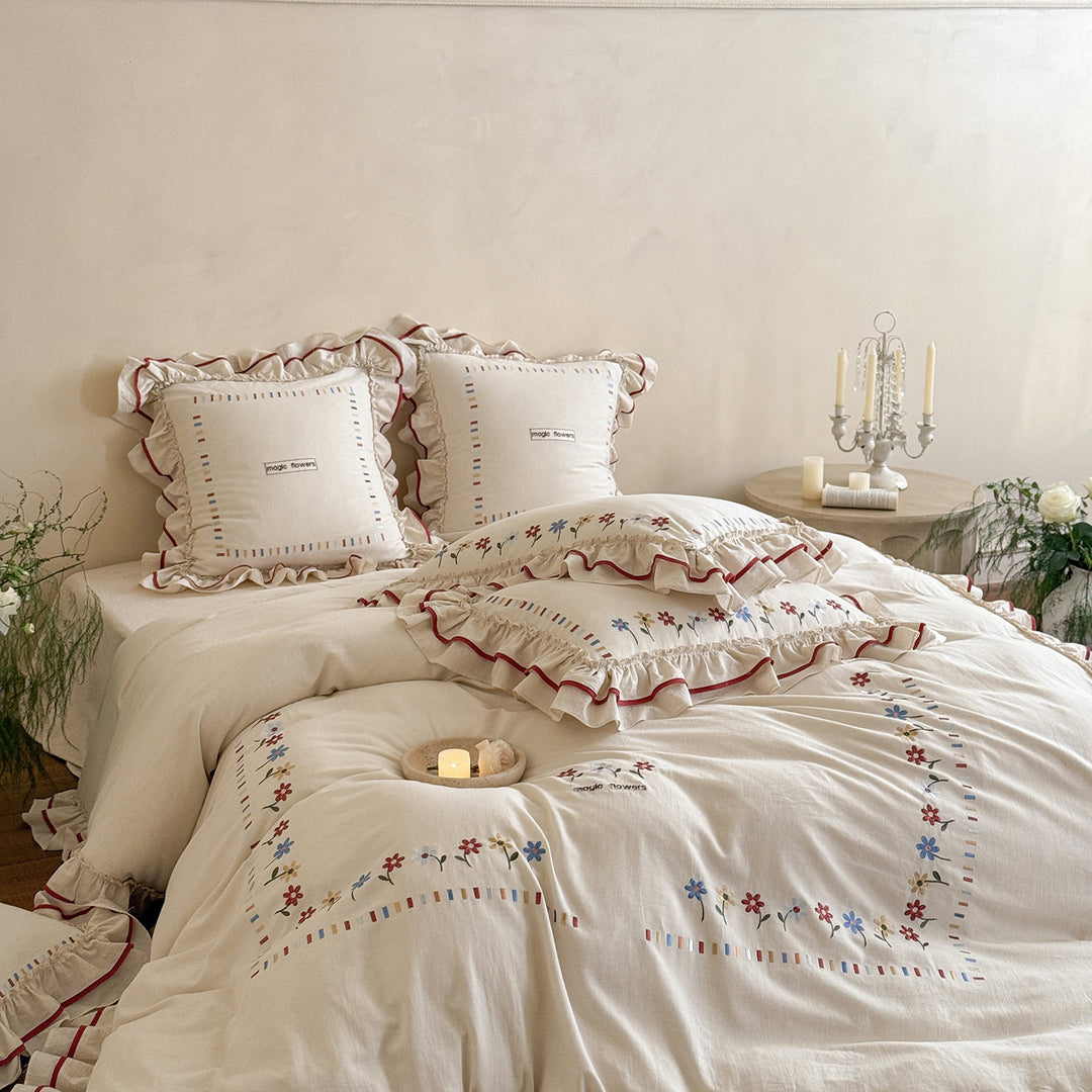 Boho-inspiriertes Bettwäsche-Set aus Bio-Baumwolle mit Volant und Blumenstickerei