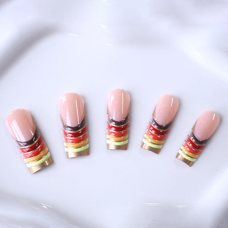 Künstlerisches French Tip Nagelset Karnz
