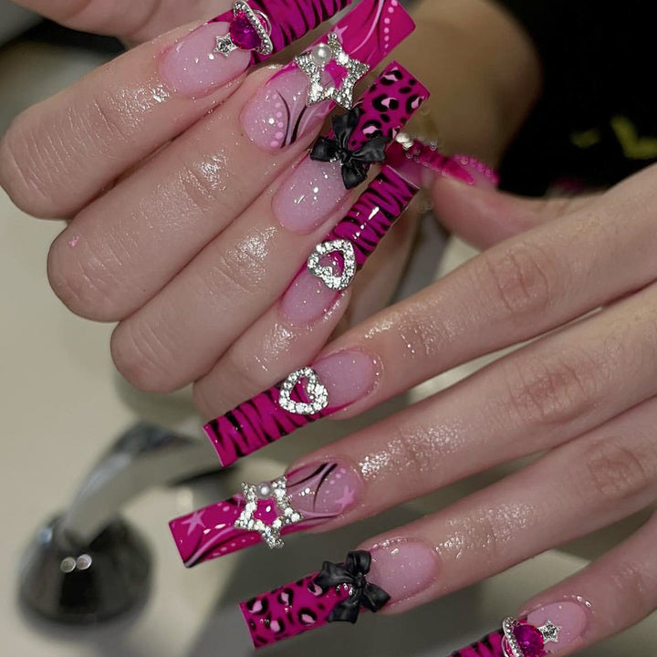 Glamouröse 3D Nagelverlängerungen Karnz