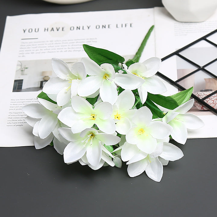 Dekorativer realistischer Blumenstrauß für die Wohnkultur