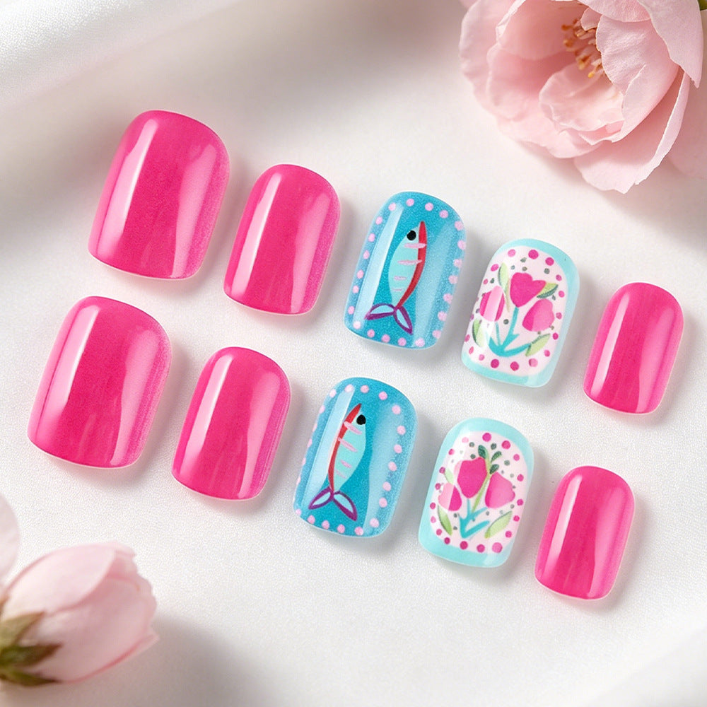 Künstlerische florale Nagelkunst Karnz