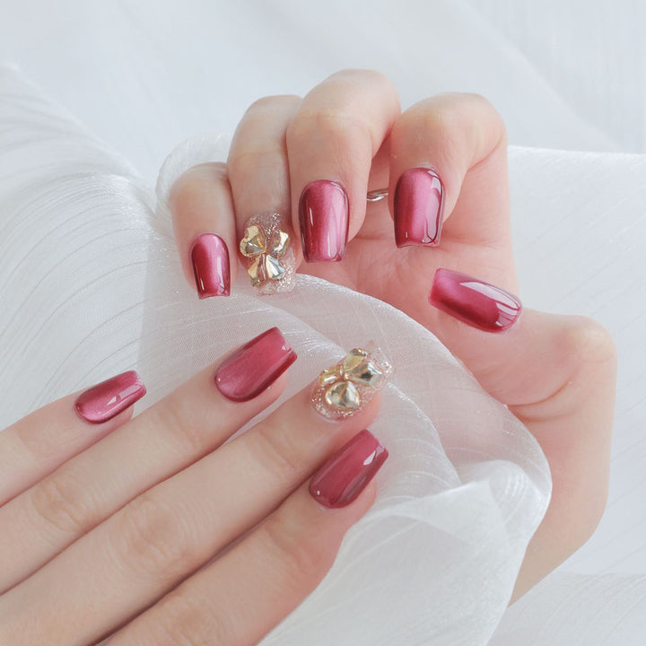 Elegantes dekoratives Press-On-Nagelset mit Kristallakzenten