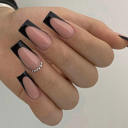 Glänzendes Press-On Nagelset mit stylischem Französischen Tipp Design Karnz