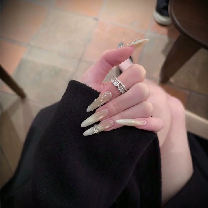 Elegante Stiletto Gel-Nagelverlängerungen