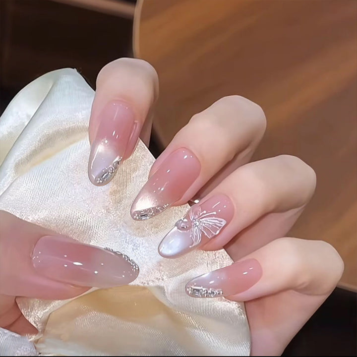 Kunstnagelset mit eleganten Glitzer-Akzenten Karnz