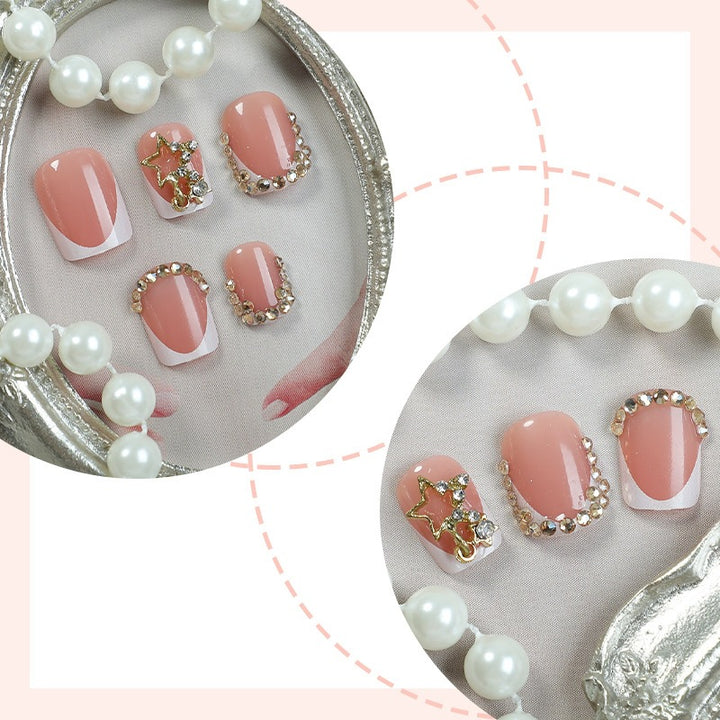 Kunstnagelset mit elegantem Blüten-Design und Glitzerakzenten Karnz