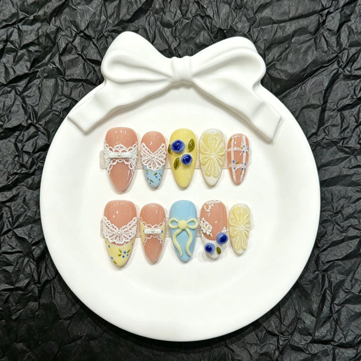 Künstlerisches mit Spitze verziertes Press-On Nagelset