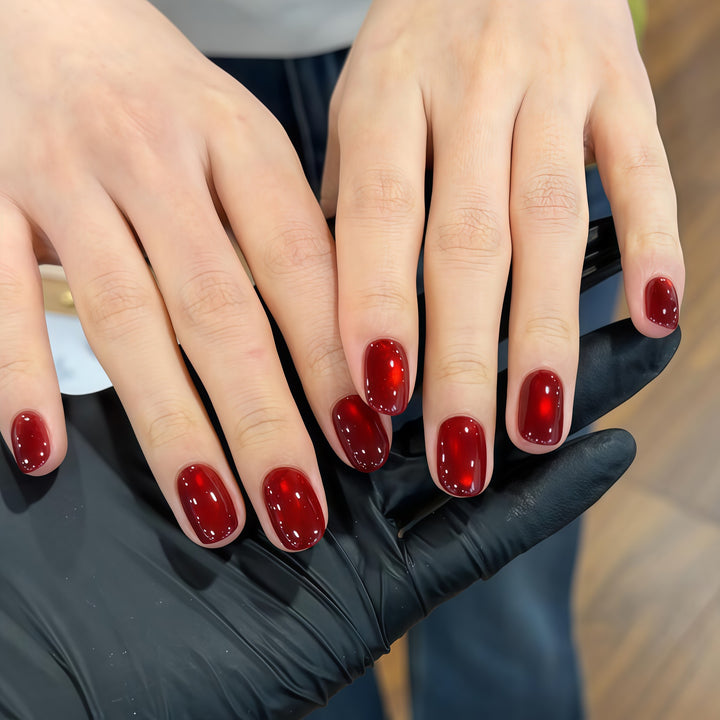 Hochwertige Gel-Nägel Im Eleganten Look Karnz