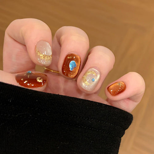Kunstnägel mit Glamourösem Metallic-Effekt Karnz