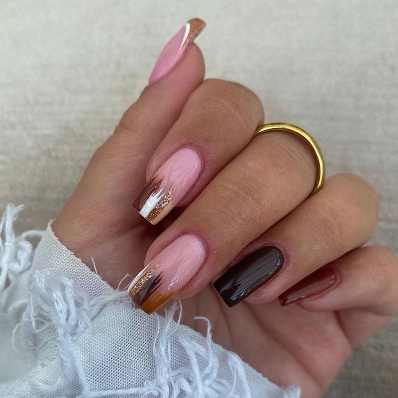 Elegante Künstliche Nagelverlängerungen mit Farbverlauf und Glitzerdetails Karnz