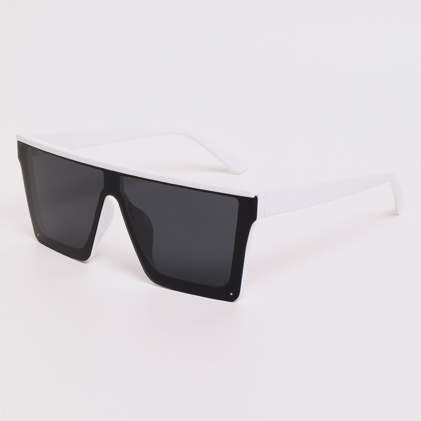 Damen oversized Sonnenbrille im futuristischen Design Karnz