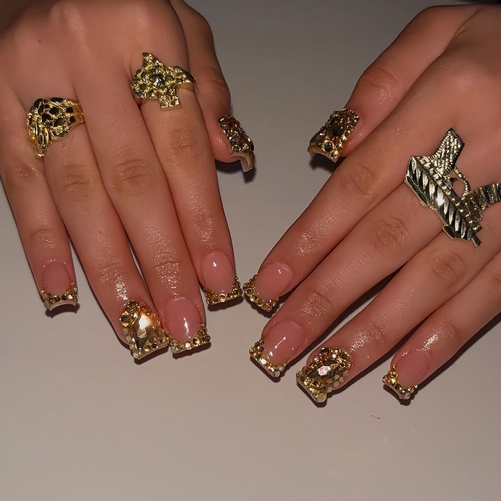 Glamouröse mit Strass verzierte Nagelerweiterungen Karnz