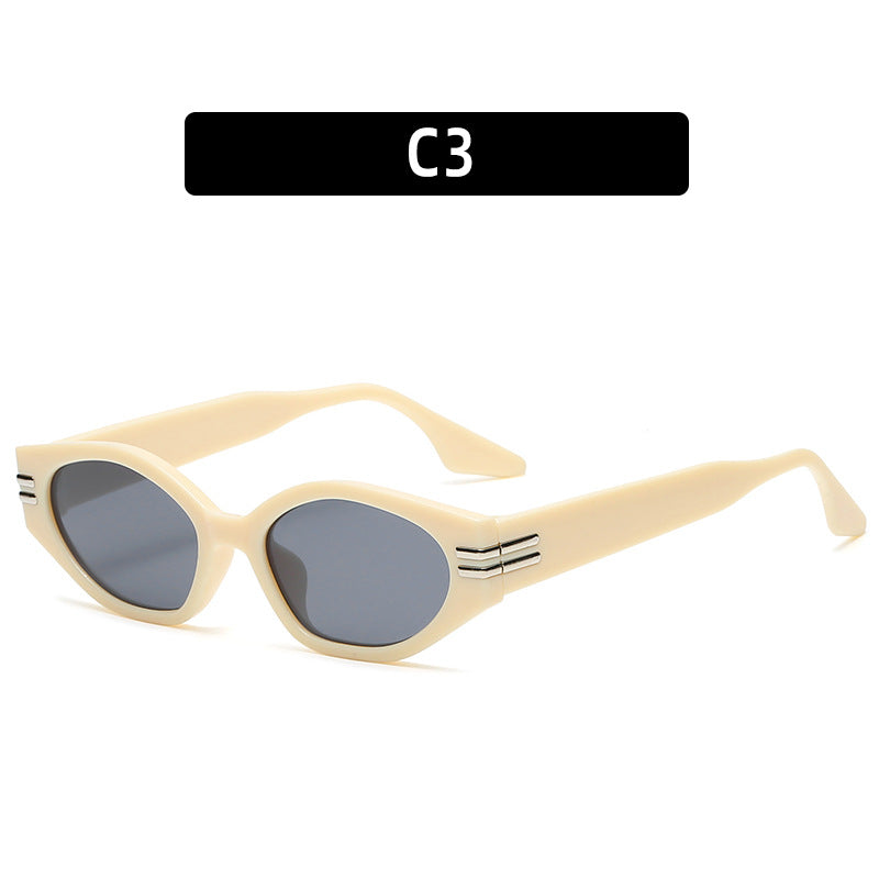 Elegante Katzenaugen-Sonnenbrille mit dekorativen Metallakzenten