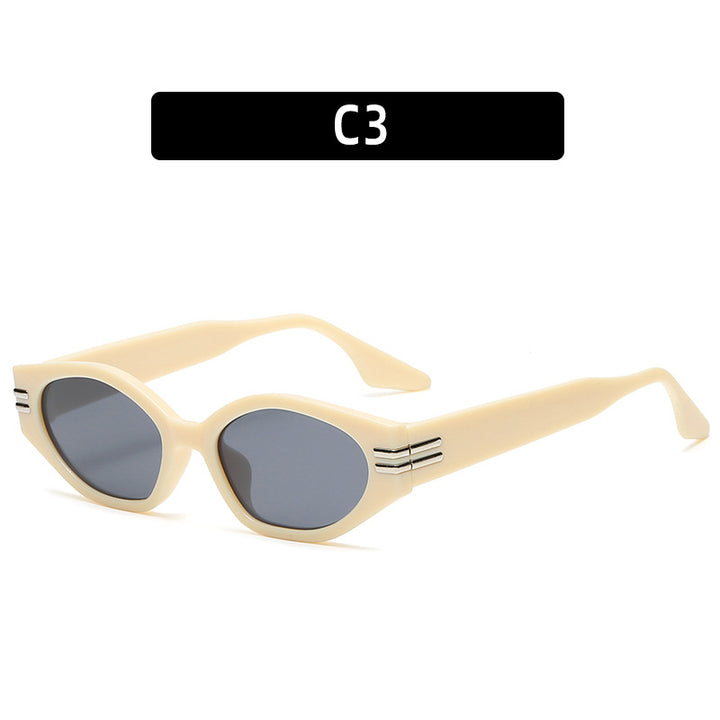 Elegante Katzenaugen-Sonnenbrille mit dekorativen Metallakzenten