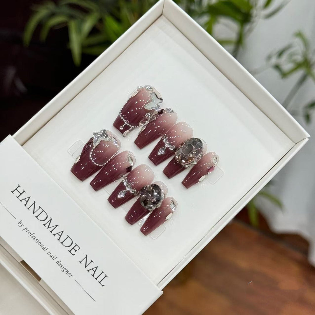 Handgefertigtes Acryl Press-On Nagelset mit Edelsteinakzenten
