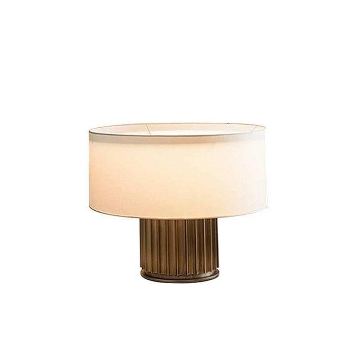 Elegante Tischlampe mit rundem Schirm