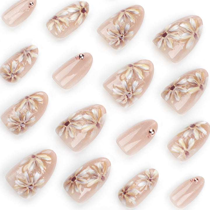 Kunstvolle Nagelverlängerungen mit 3D-Blumenmotiv Karnz