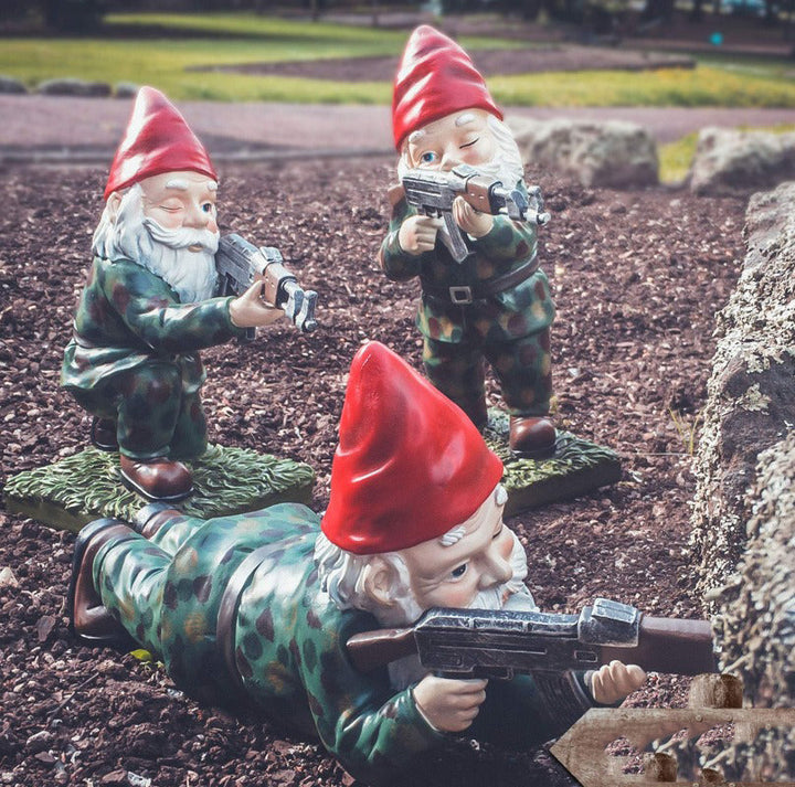 Militärischer Garten Zwerg mit Camouflage Uniform | Karnz