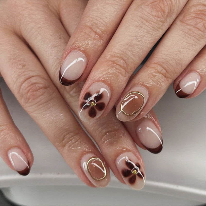 Blumen-inspiriertes Press-On Nagelkunst