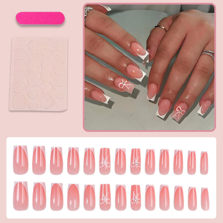 Kunstnagelset mit eleganten Spitzen und zarten Schleifenmotiven Karnz