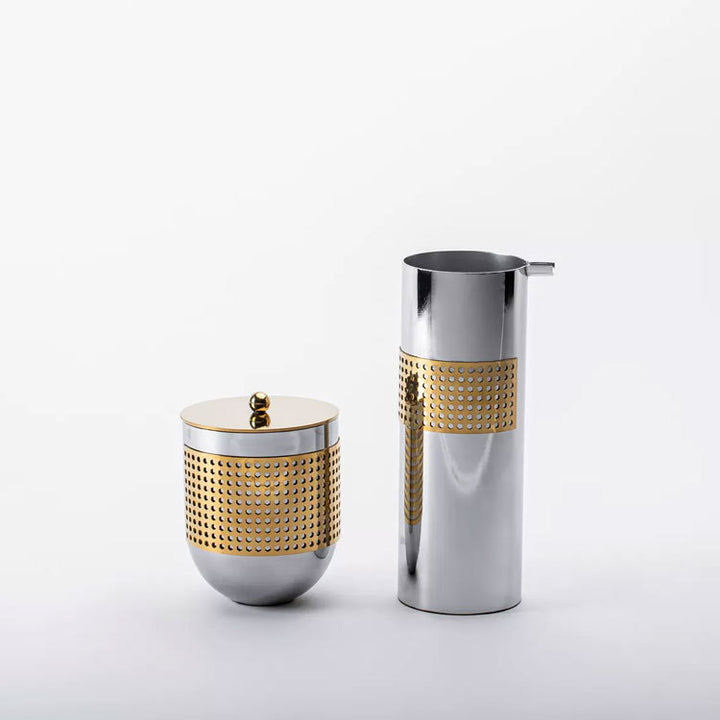 Stylische dekorative Metallkanne