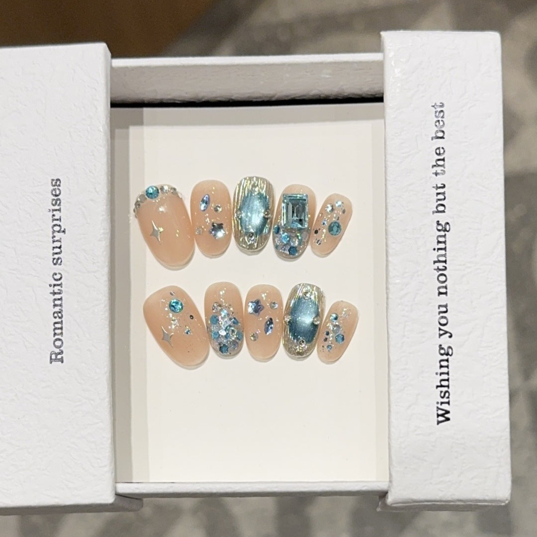 Glamouröse Kunstnagelspitzen mit Geschmücktem Design Karnz