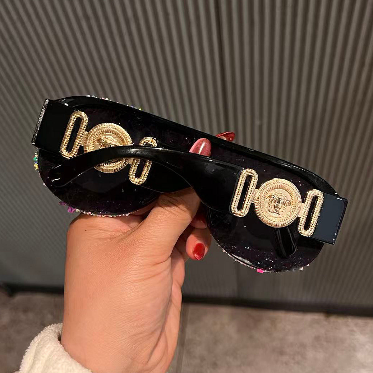 Damen trendige Sonnenbrille mit kreativem Zuckerguss-Design Karnz