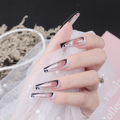 Elegante Stiletto Press-On Nägel mit künstlerischem Design Karnz